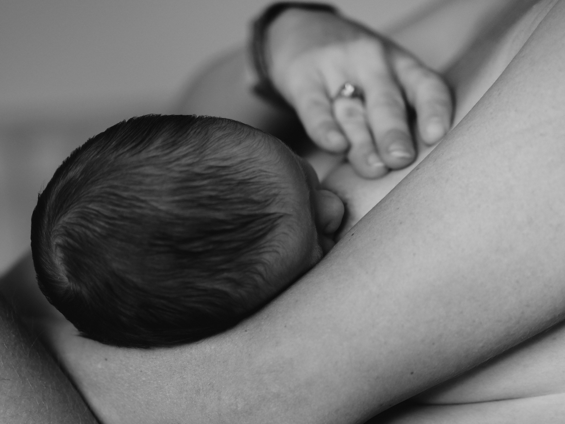 Kiedy kupić laktator – przed porodem czy po? Strategie kompletowania wyprawki i przygotowanie do karmienia